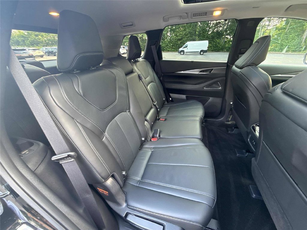Used 2025 Black INFINITI LUXE image 28