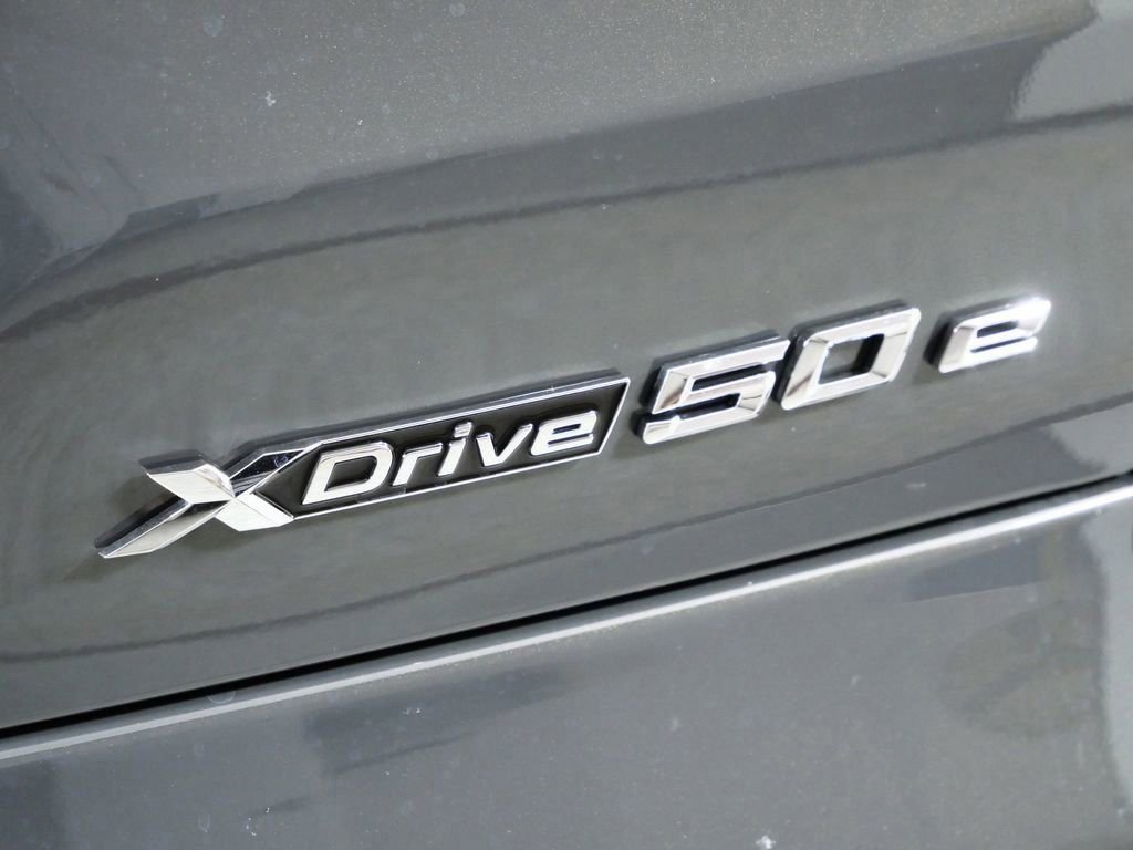 Certified Used 2026 Dravit Grey Metallic BMW xDrive50e image 15