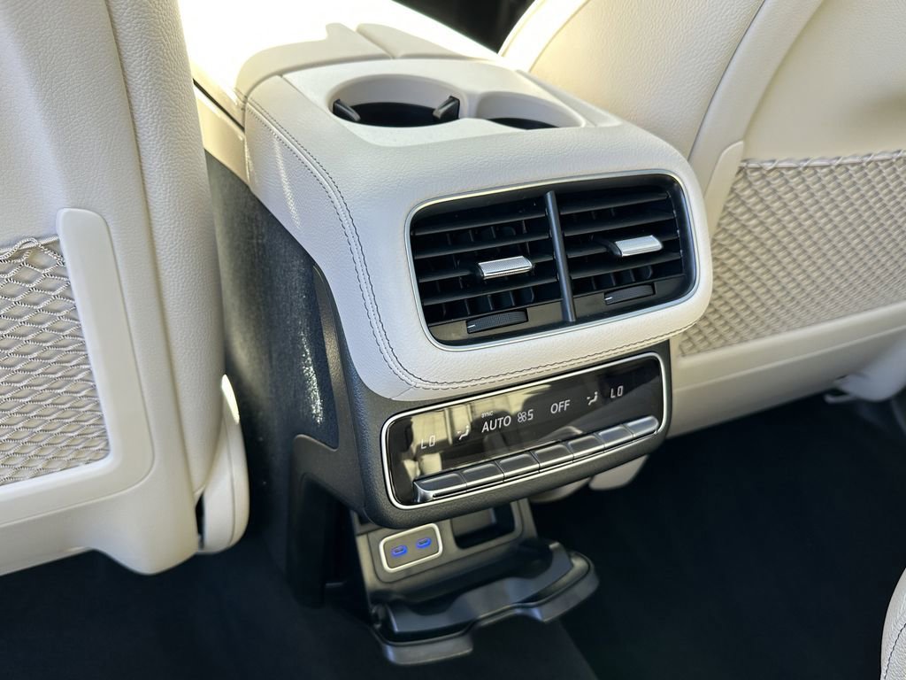 New 2026 MANUFAKTUR Moonlight White Metallic Mercedes-Benz GLS 450 image 28