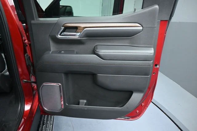 Used 2023 Red Chevrolet High Country image 23