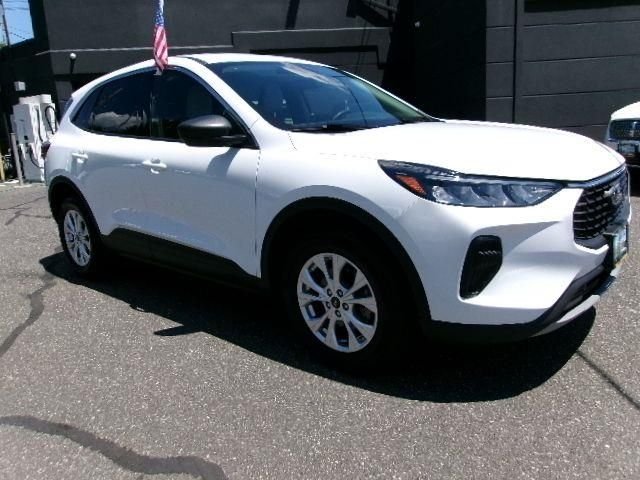 Certified Used 2023 Oxford White Ford Active image 3