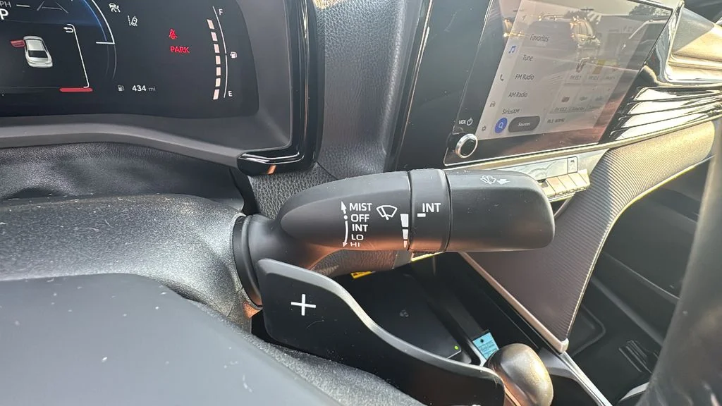 Used 2025  Toyota SE image 18