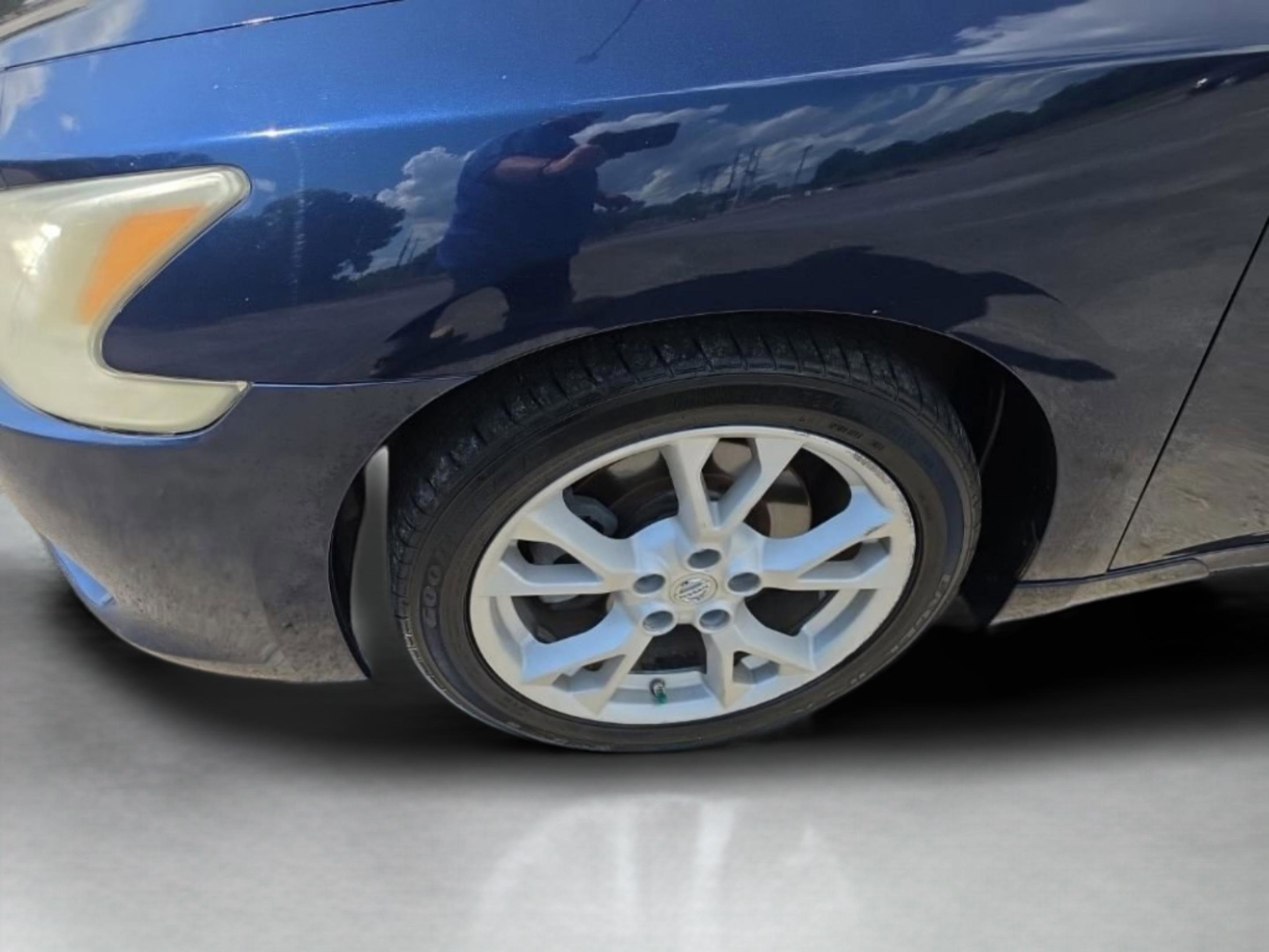 Used 2013 Blue Nissan 3.5 SV image 30