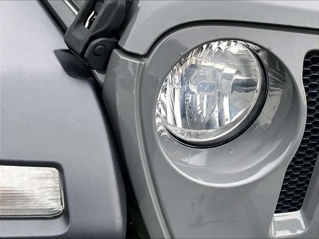 Used 2019 Gray Jeep Sport image 30