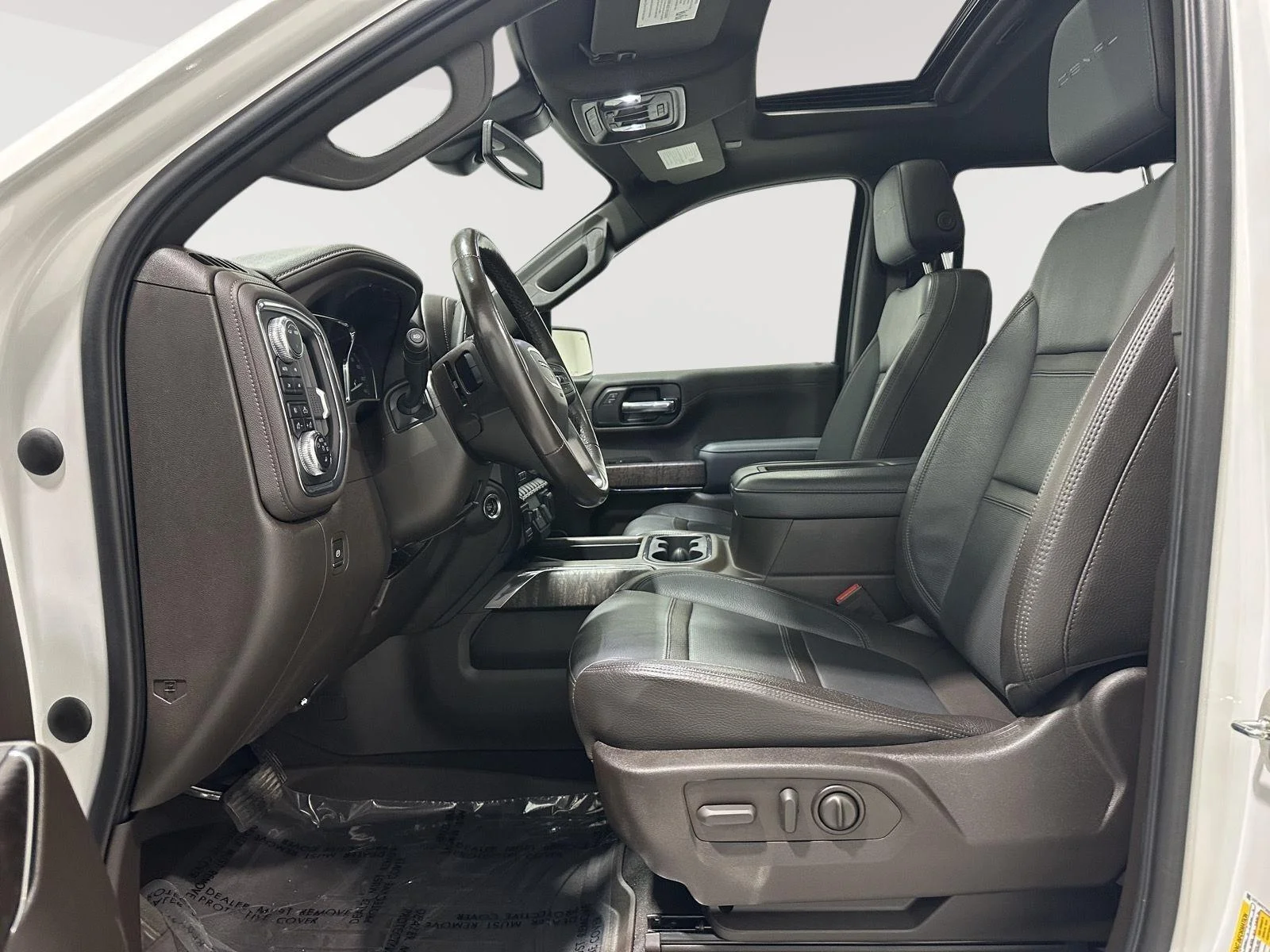Used 2022 WHITE FROST TRICOAT GMC Denali image 23