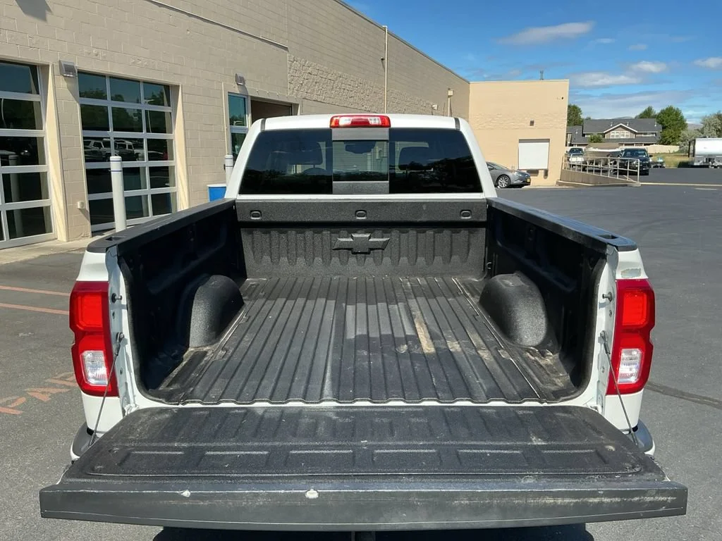 Used 2017 IRIDESCENT PEARL TRICOAT Chevrolet LTZ image 13