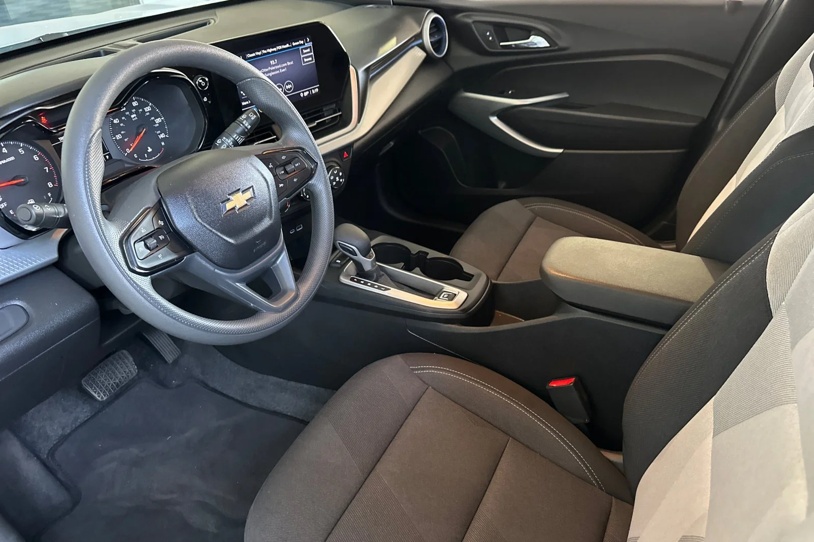 Used 2026 White Chevrolet LS image 10