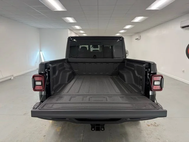 New 2026 Black Clear-Coat Exterior Paint Jeep Rubicon image 7