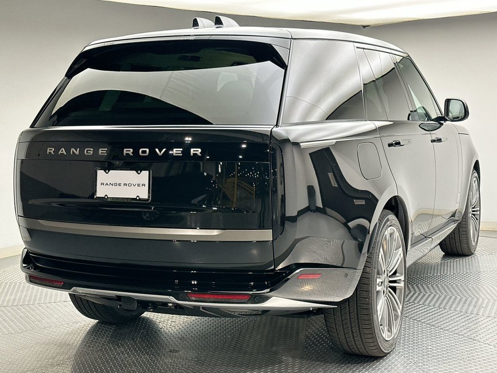 New 2027 Santorini Black Land Rover SE image 3