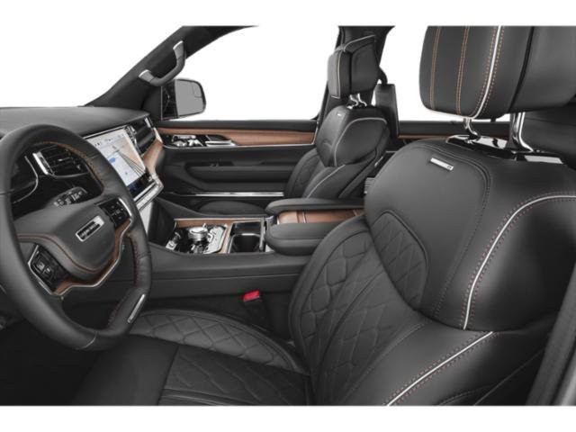 Used 2024 Diamond Black Crystal Pearlcoat Jeep Series III Obsidian image 11