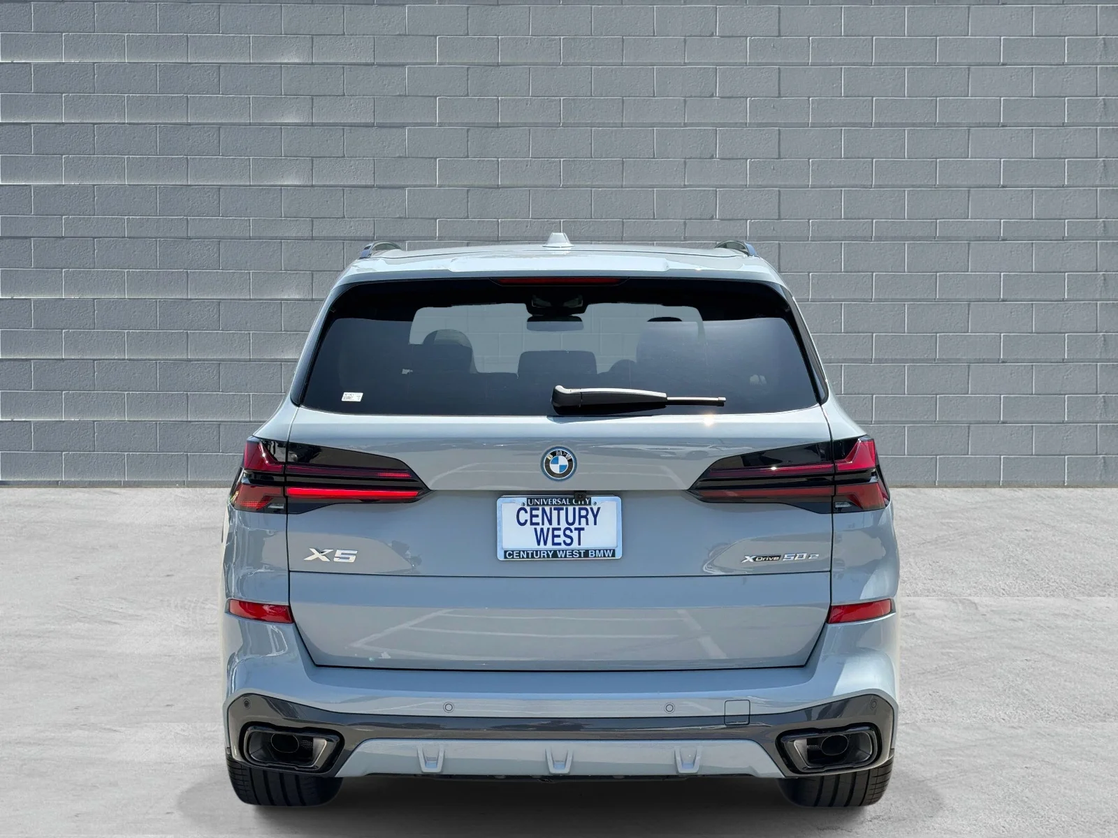 New 2026 Brooklyn Grey Metallic BMW xDrive50e Plug-In Hybrid image 4