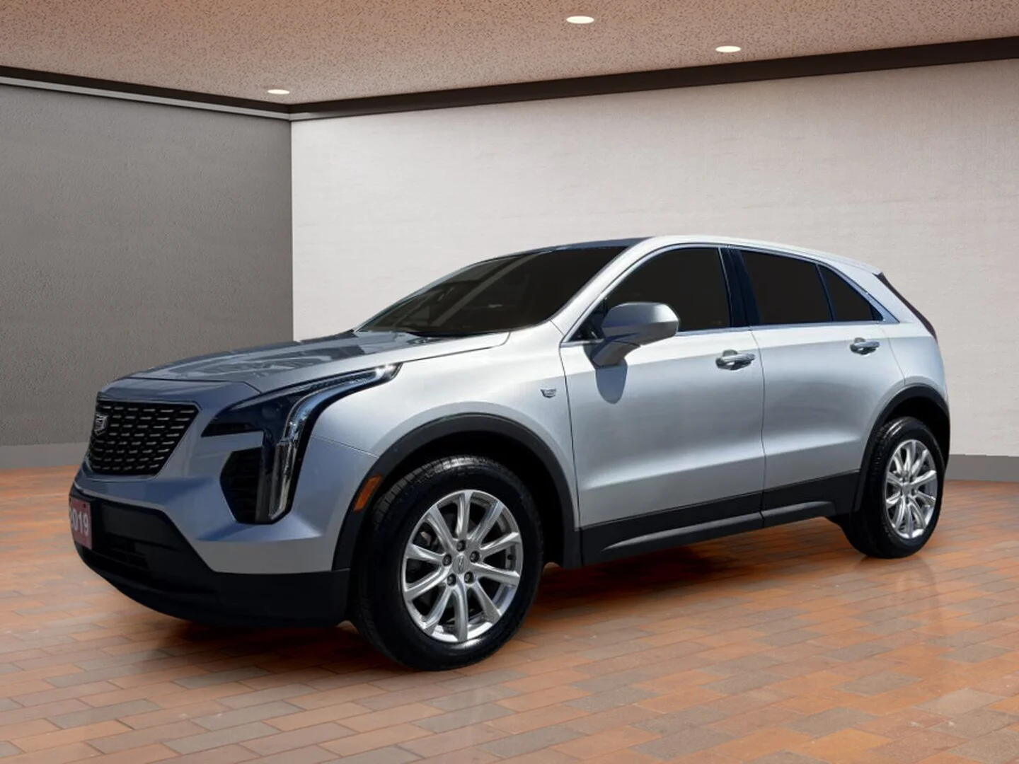 Used 2019 Silver Cadillac Luxury Fwd image 1