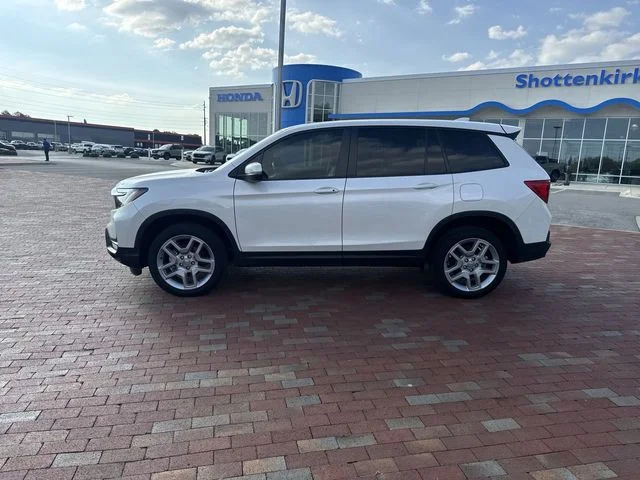 Used 2024 White Honda EX-L image 3