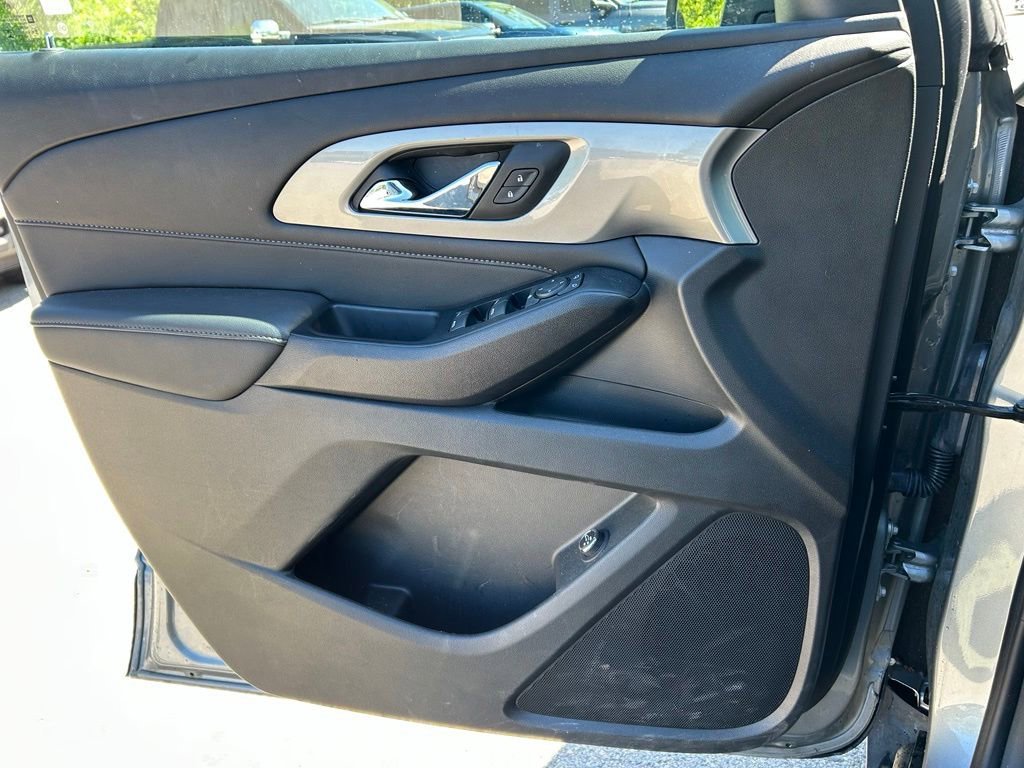 Used 2023 Sterling Gray Metallic Chevrolet LT Cloth image 19