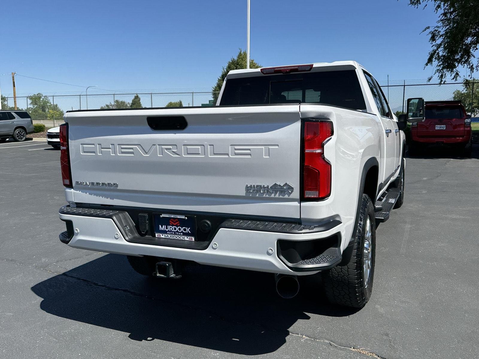 Certified Used 2025 Iridescent Pearl Tricoat Chevrolet High Country image 9
