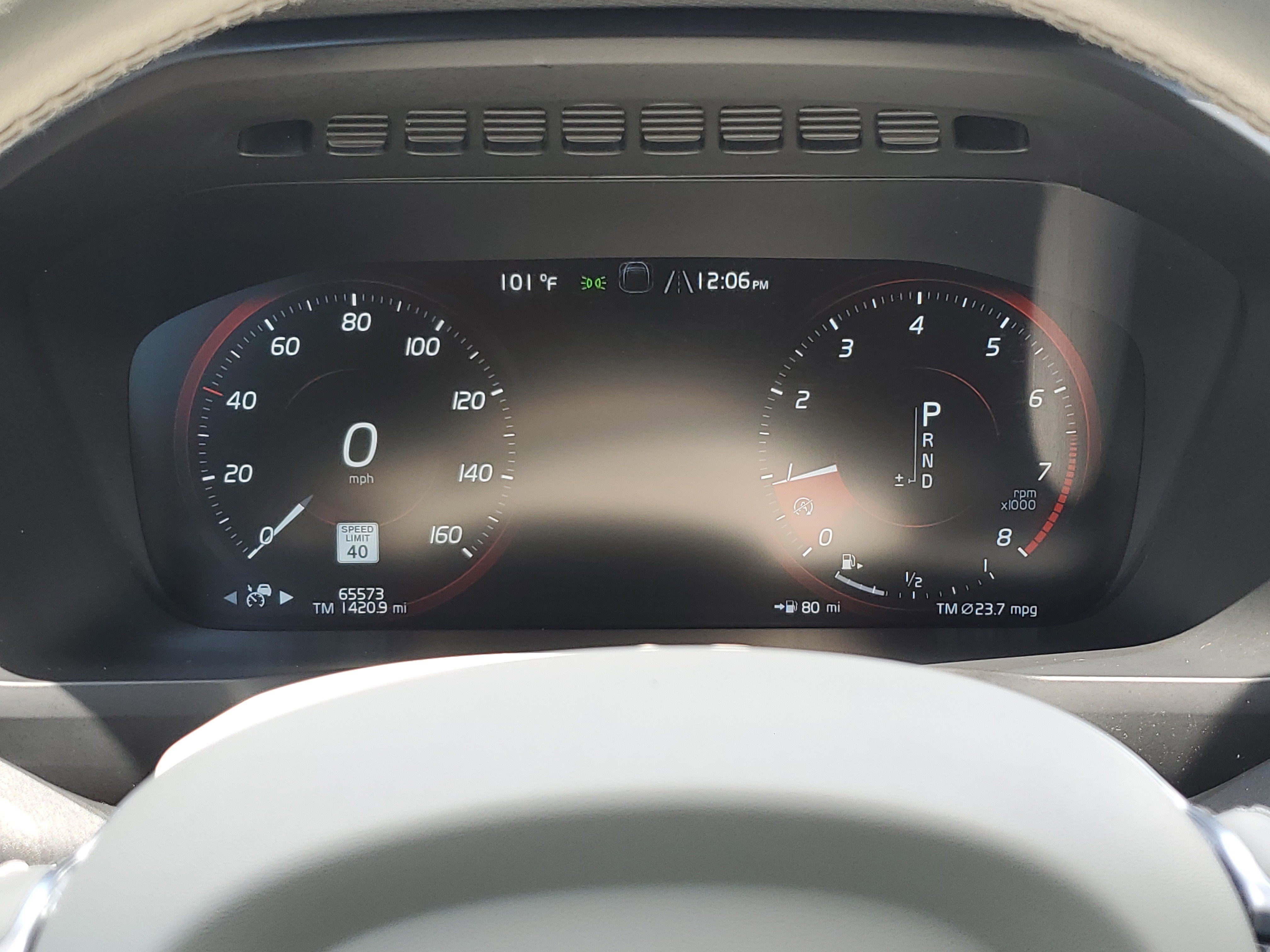 Used 2022 Bright Silver Metallic Volvo Momentum image 30
