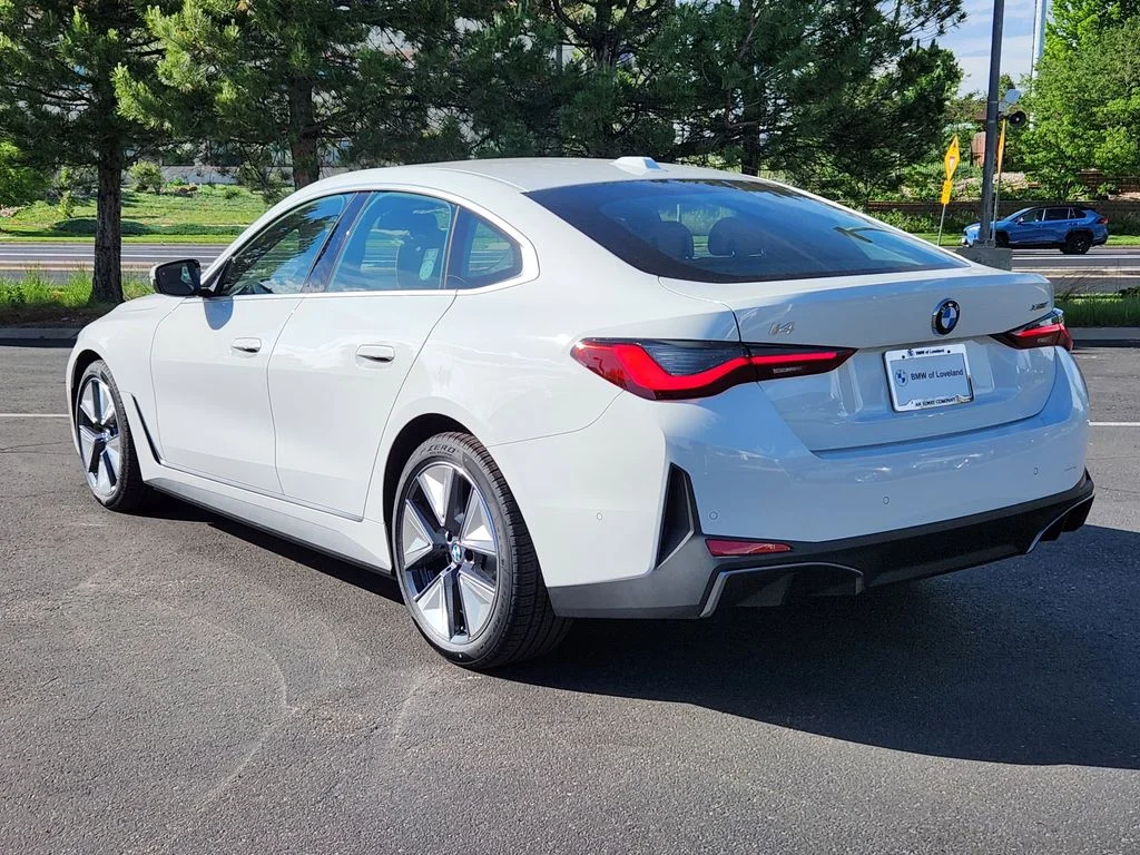 New 2026 Alpine White BMW xDrive40 image 3