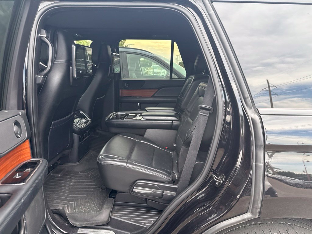 Used 2019 Black Lincoln Reserve image 5