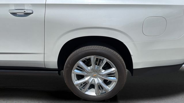 Used 2024 Beige Chevrolet High Country image 41
