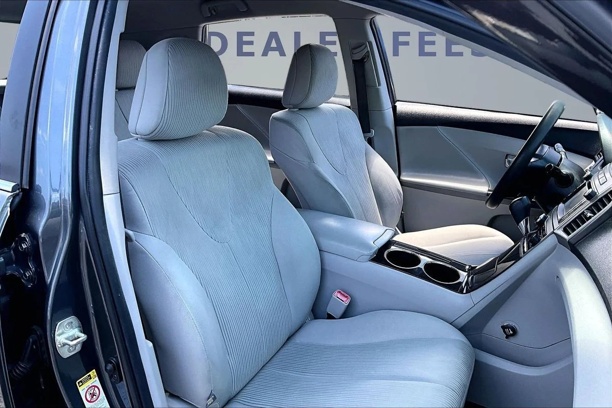 Used 2013 Gray Toyota LE image 28