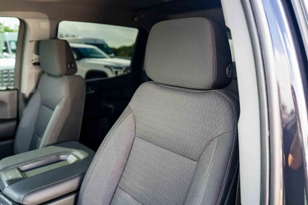 Used 2022 Gray Chevrolet Custom image 9