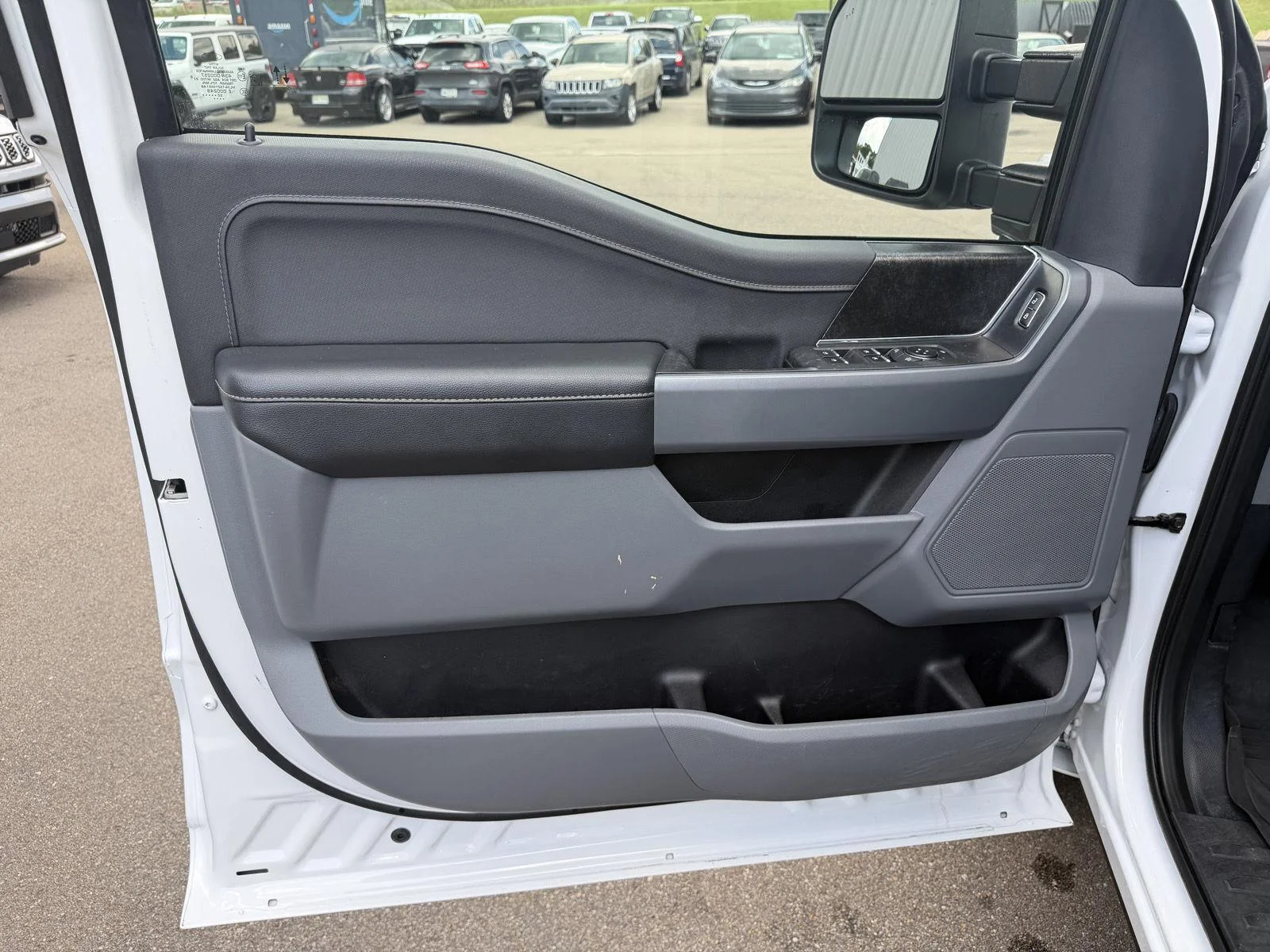 Used 2022 Oxford White Ford XLT image 16