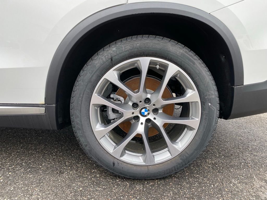 New 2026 Alpine White BMW xDrive40i image 5