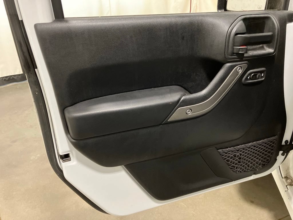 Used 2017 Bright White Clearcoat Jeep Sport image 3