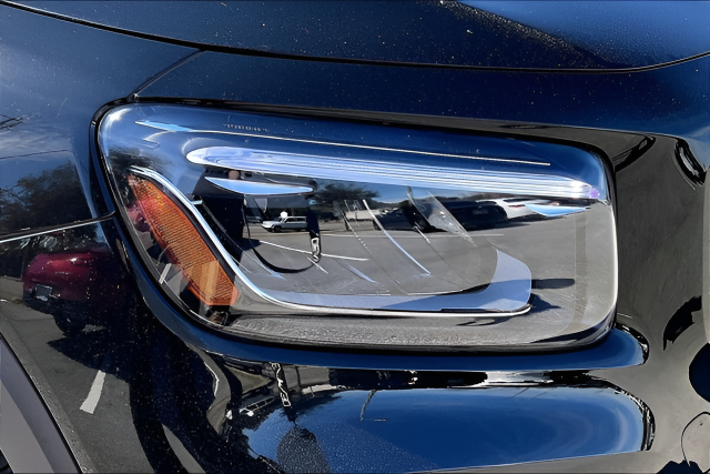 Used 2025 Black Mercedes-Benz GLB 250 image 17