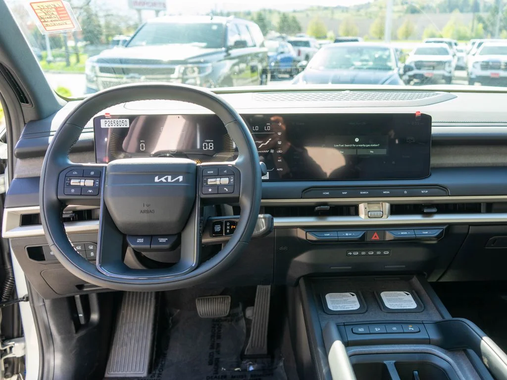 New 2027 Ivory Silver Kia S image 16