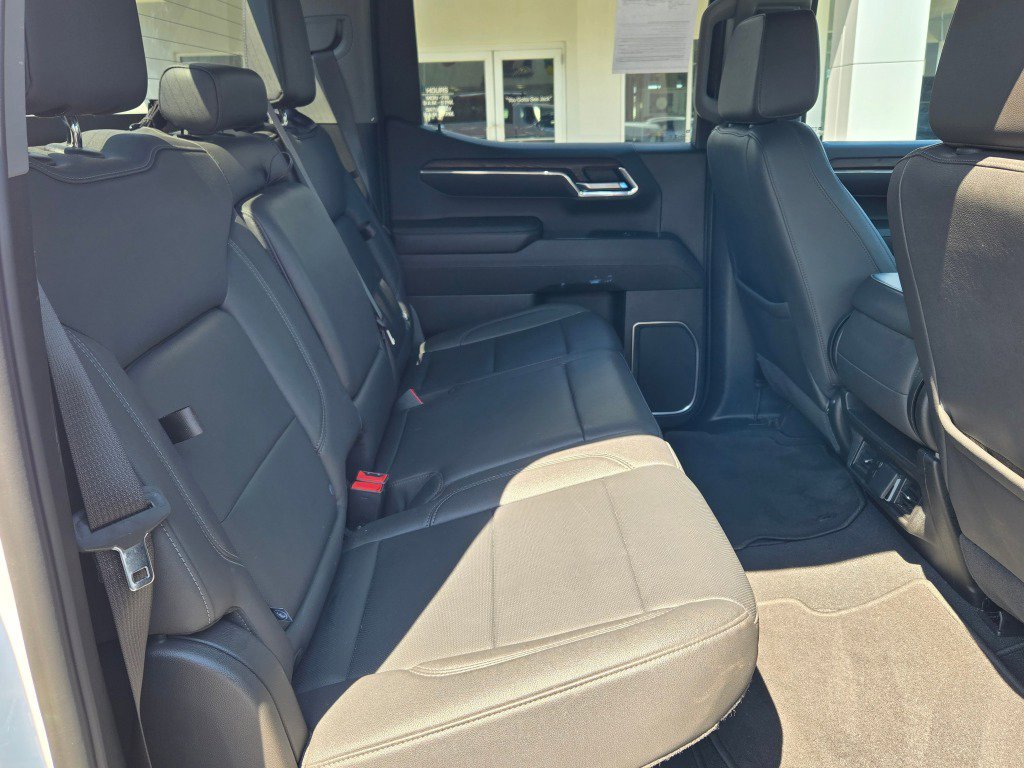 2024 GMC Sierra 1500 SLT - Photo 10