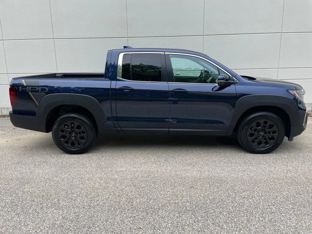 Used 2022 Obsidian Blue Pearl Honda AWD RTL image 26