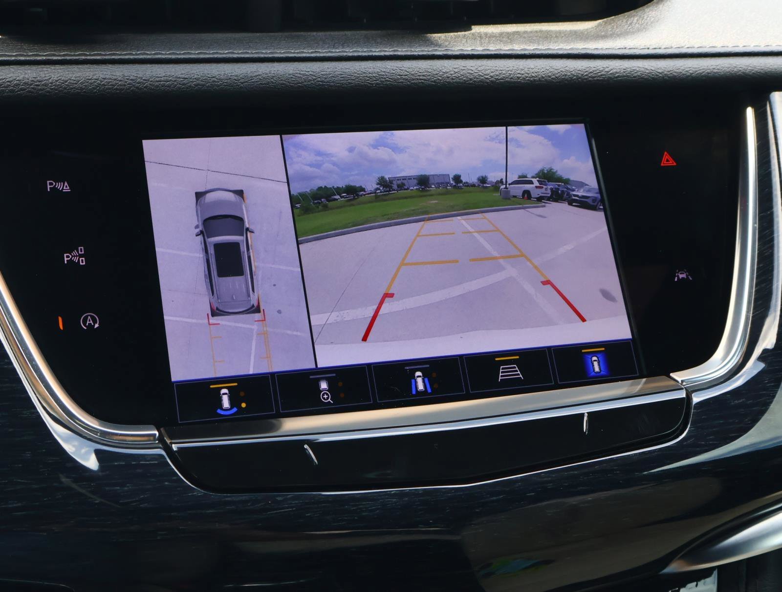 2025 Cadillac XT6 Sport - Photo 31