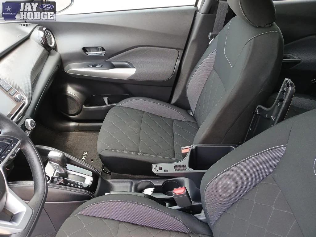Used 2020 White Nissan SV image 29