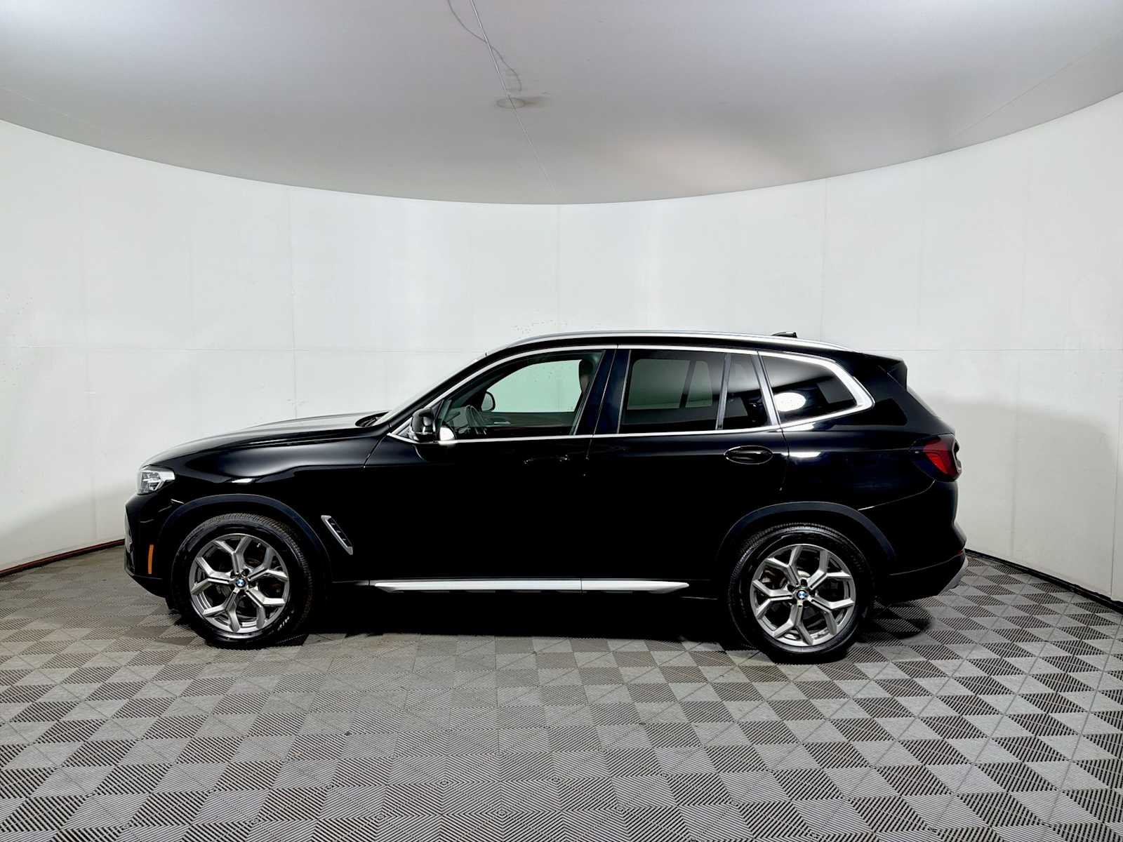 Used 2024 Jet Black BMW xDrive30i image 4