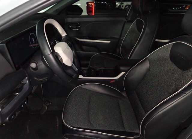 Used 2025 Morning Haze Kia GT-Line image 6