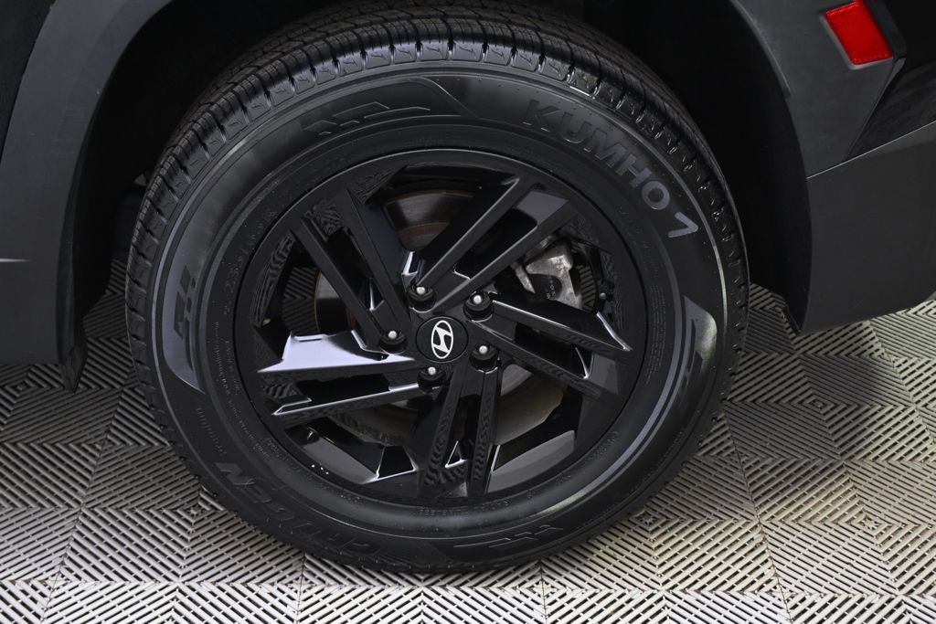 Certified Used 2025 Phantom Black Hyundai SE image 15