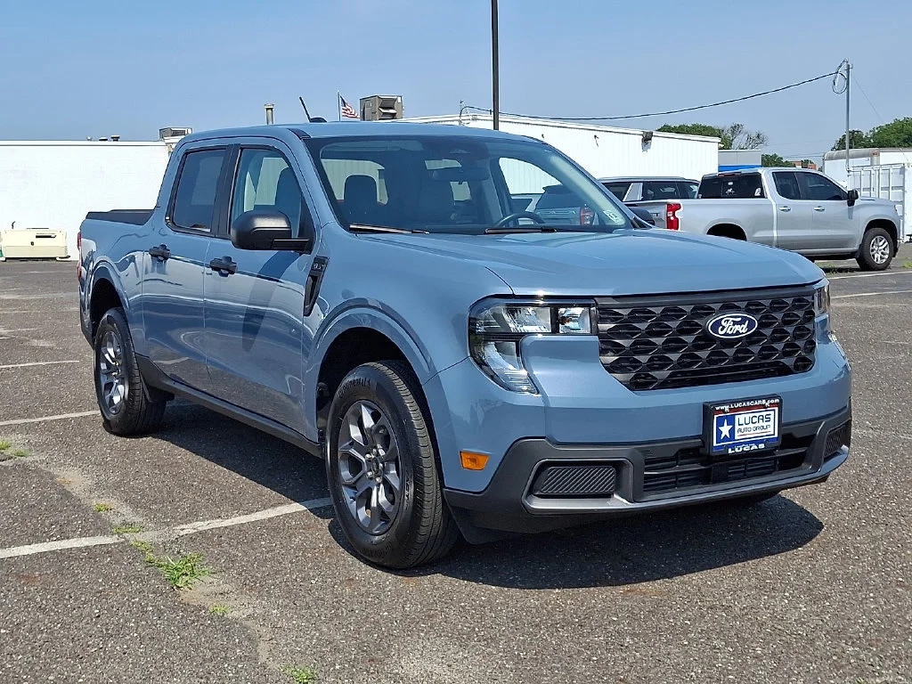 Used 2025 Gray Ford XLT image 2