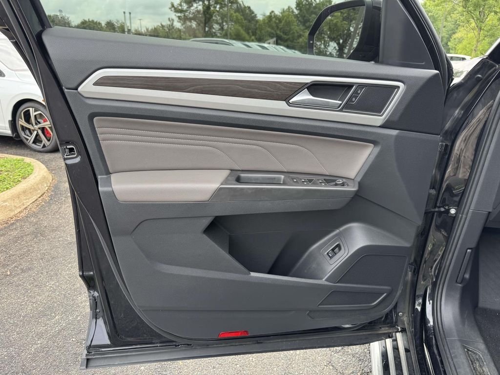 2023 Volkswagen Atlas SE w/Tech - Photo 26
