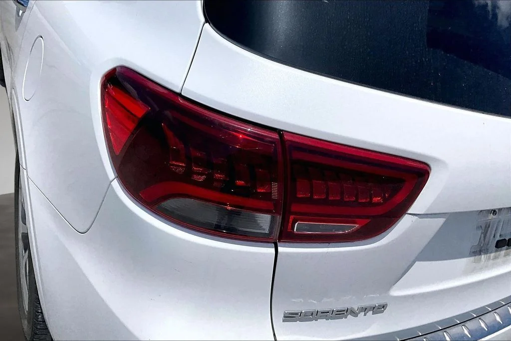 Used 2020 White Kia SX image 22