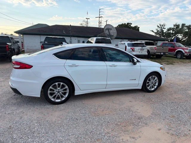 Used 2019 Oxford White Ford SE image 16