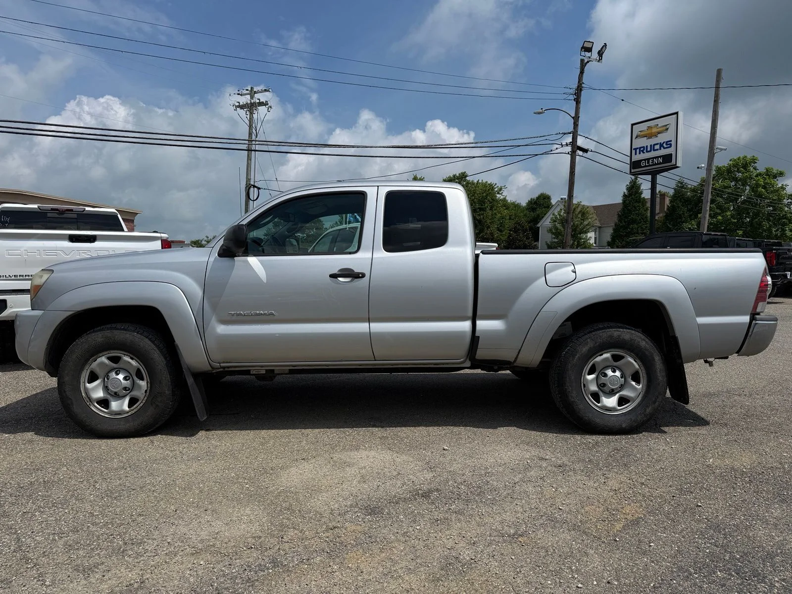 Used 2010  Toyota Base image 3