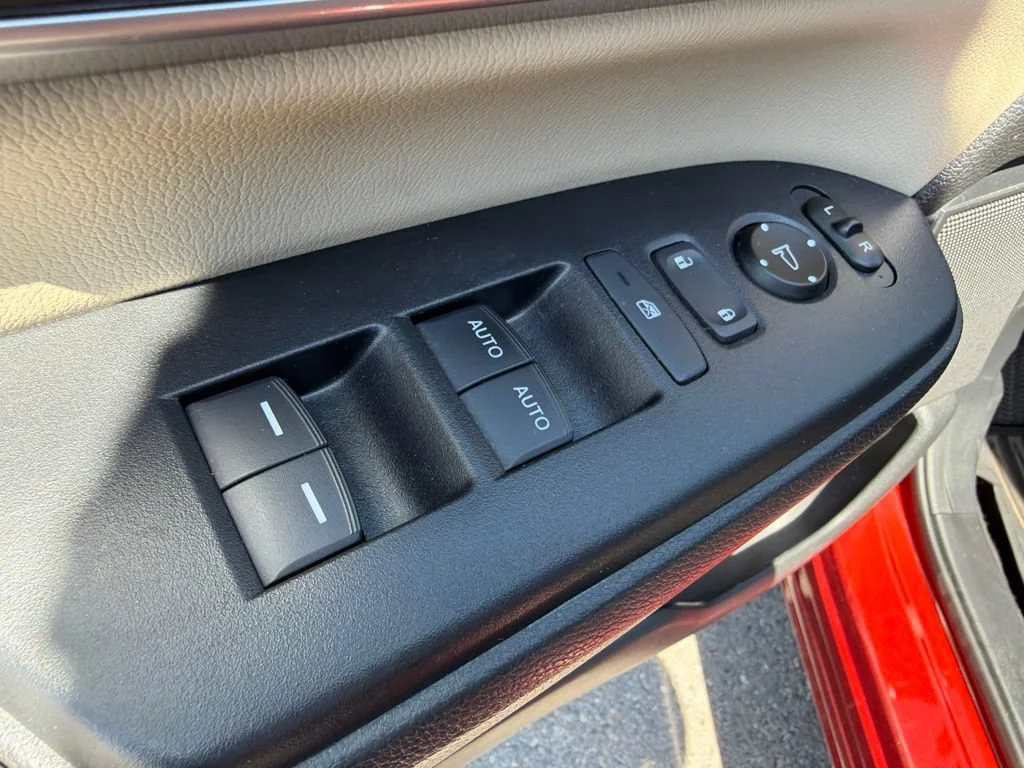 Used 2018 Molten Lava Pearl Honda EX-L image 19