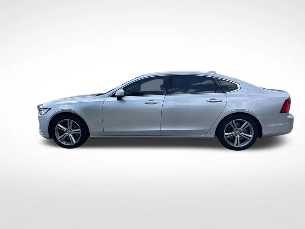 Used 2018 Silver Volvo T5 Momentum image 8