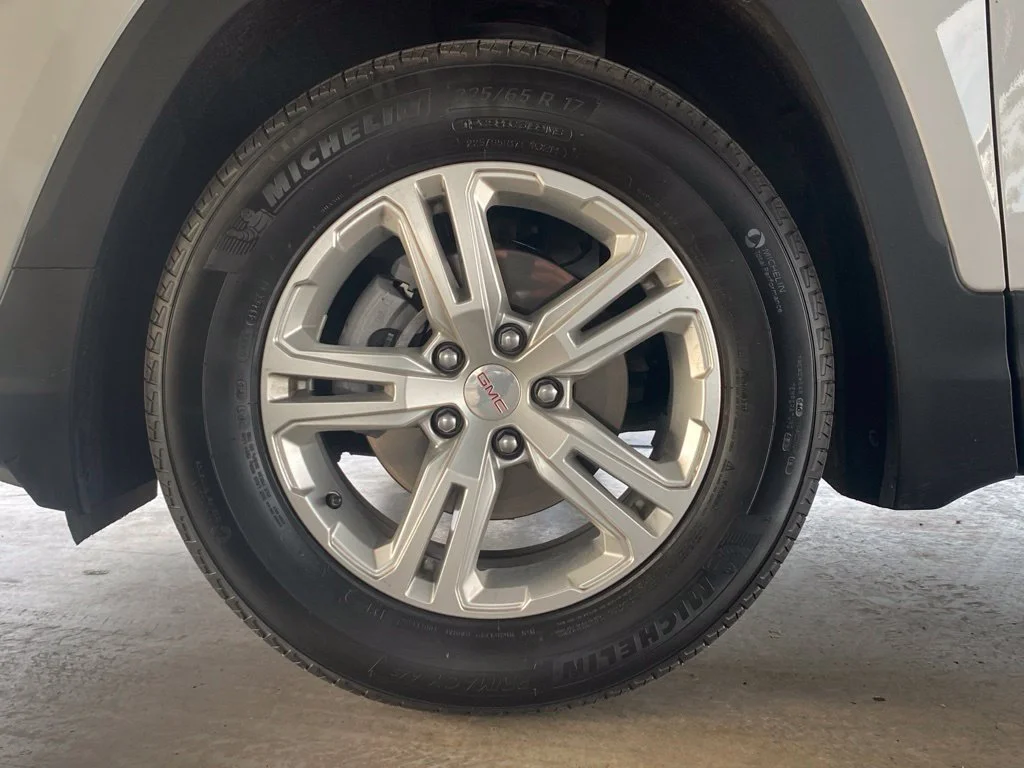 Used 2024 Summit White GMC SLE image 21
