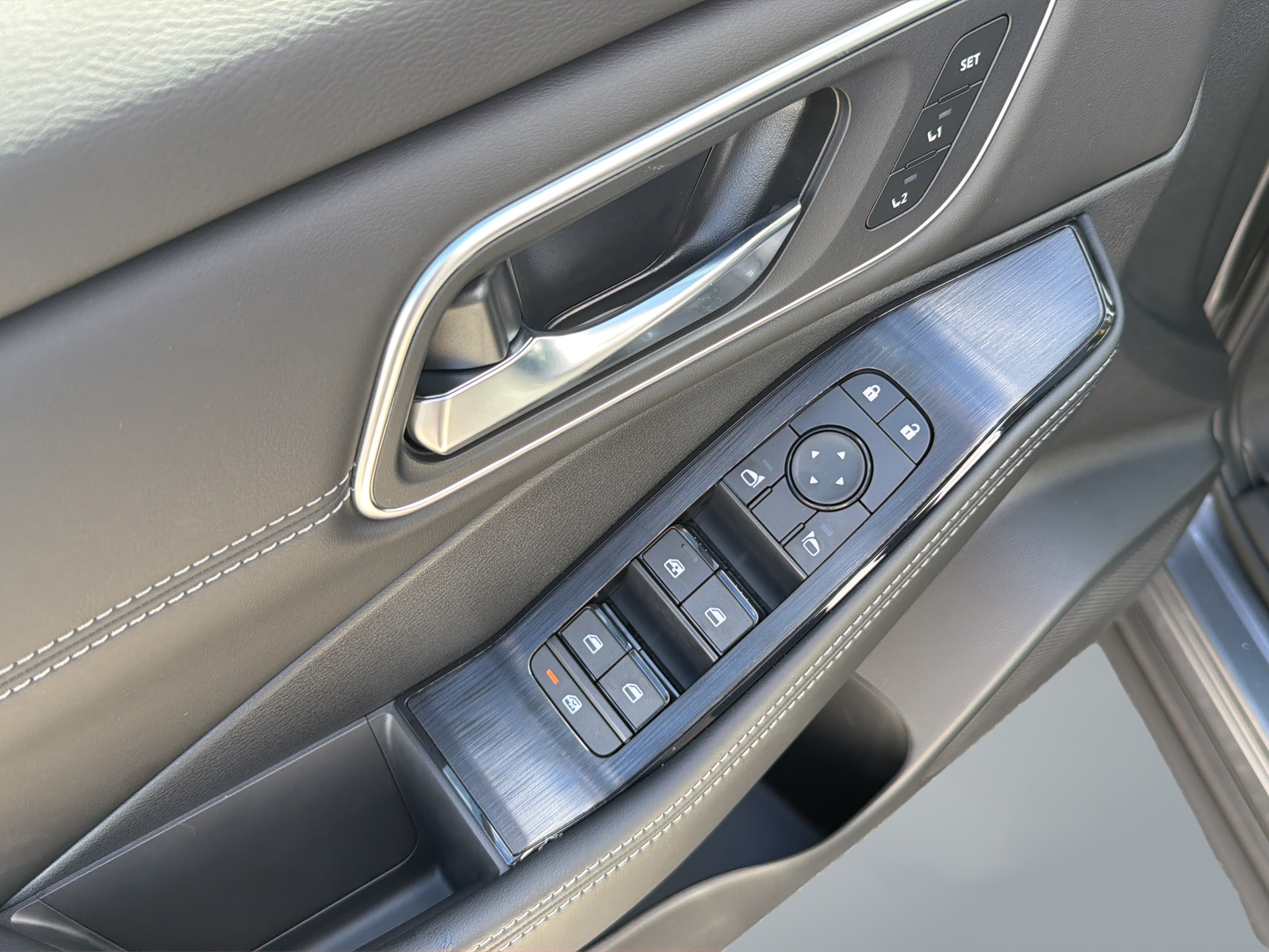 New 2026 Gray Nissan Platinum image 28
