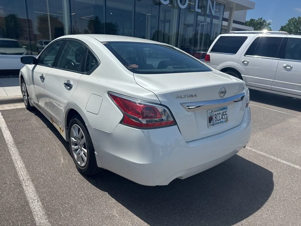 Used 2015 Pearl White Nissan 2.5 S image 3