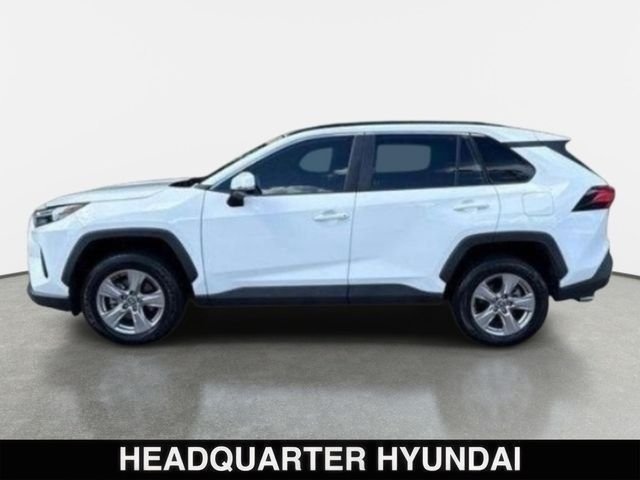 Used 2023 White Toyota XLE image 3