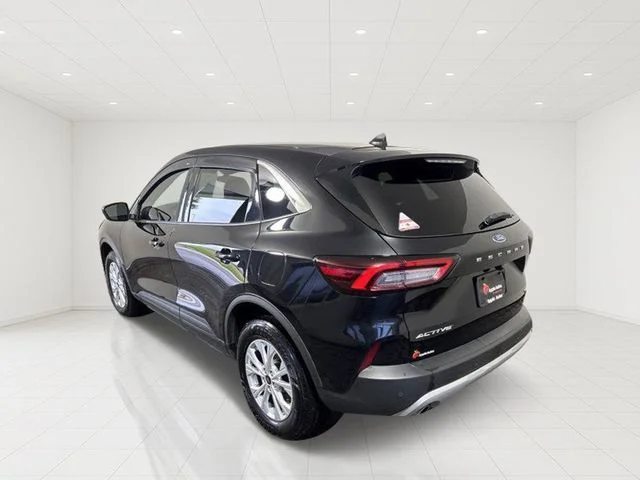 Used 2023 Black Ford Active image 4