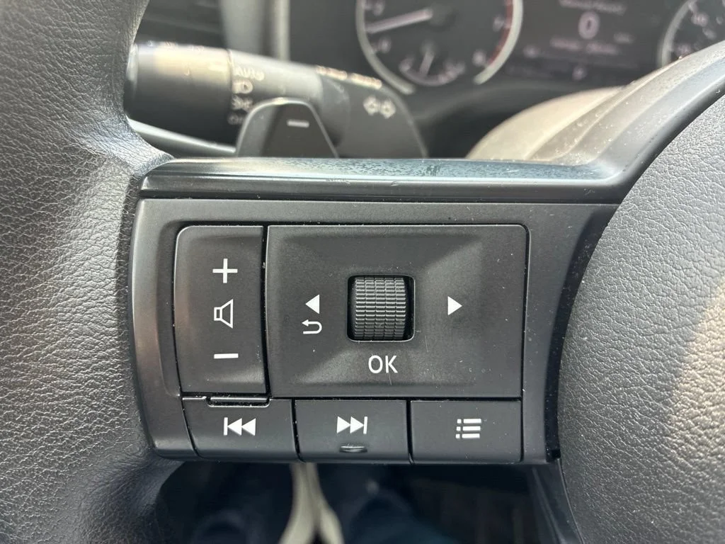 Used 2024  Nissan SV image 10